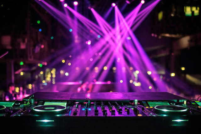 Live DJ performance at Tåkt nightclub Alta